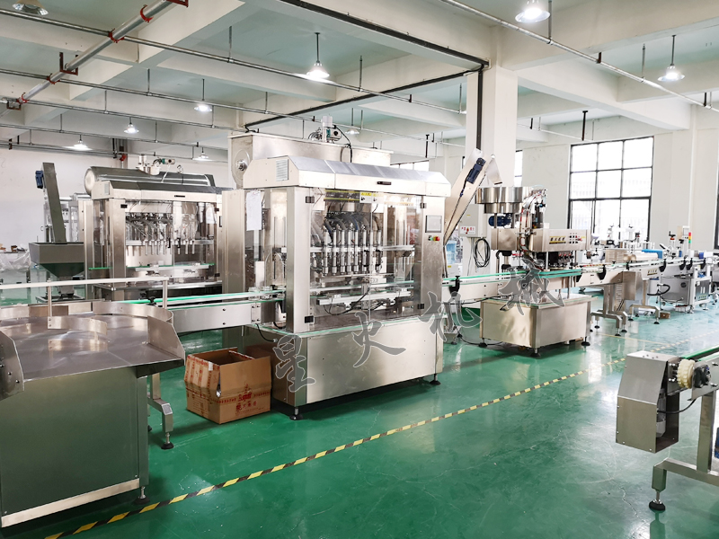 八頭顆粒醬料全自動(dòng)灌裝機(jī)生產(chǎn)線有哪些突出特征？